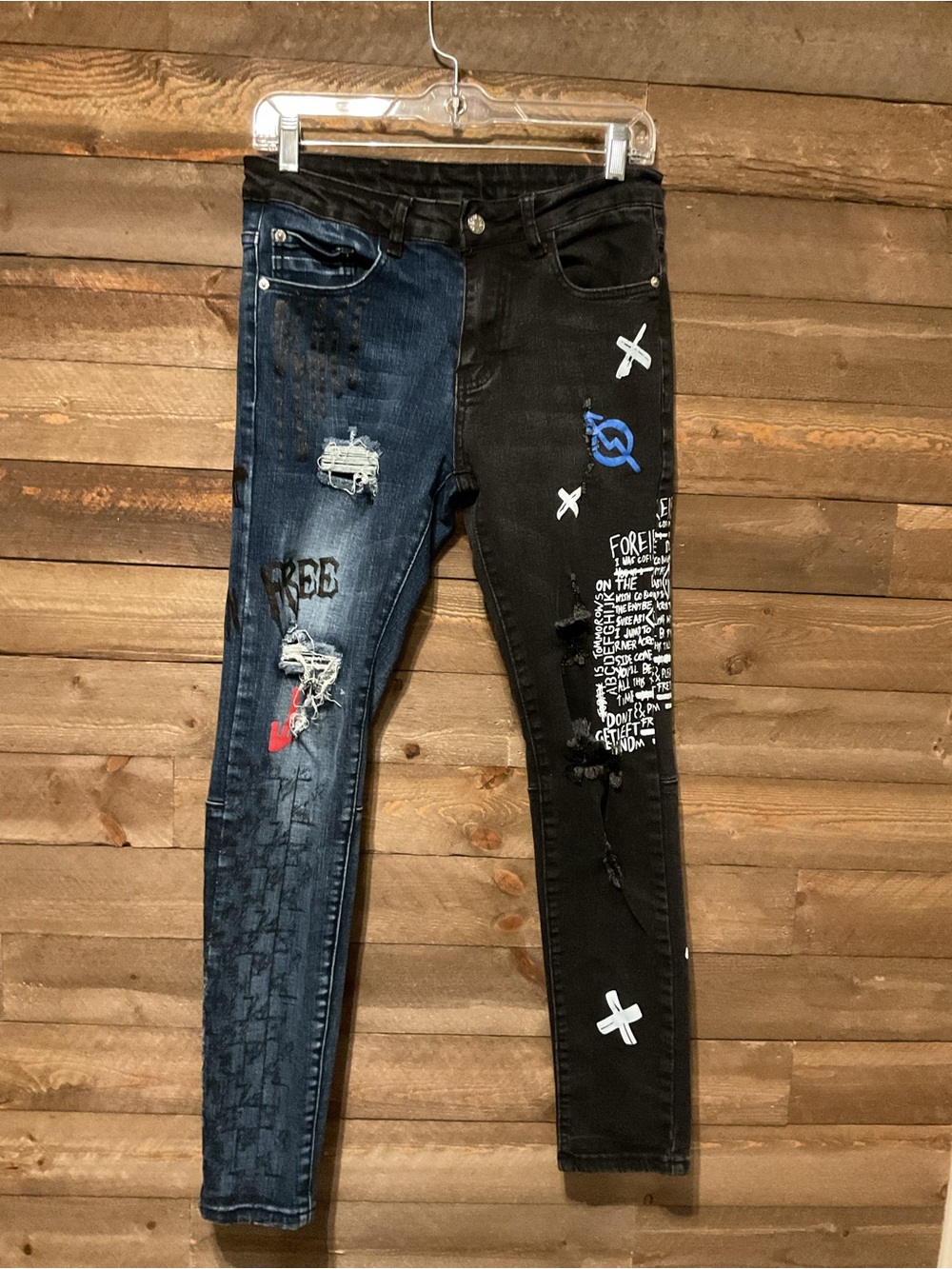 The New Sosoo Men's Split Colorblock Graffiti Distressed Streetwear Jeans SZ 28